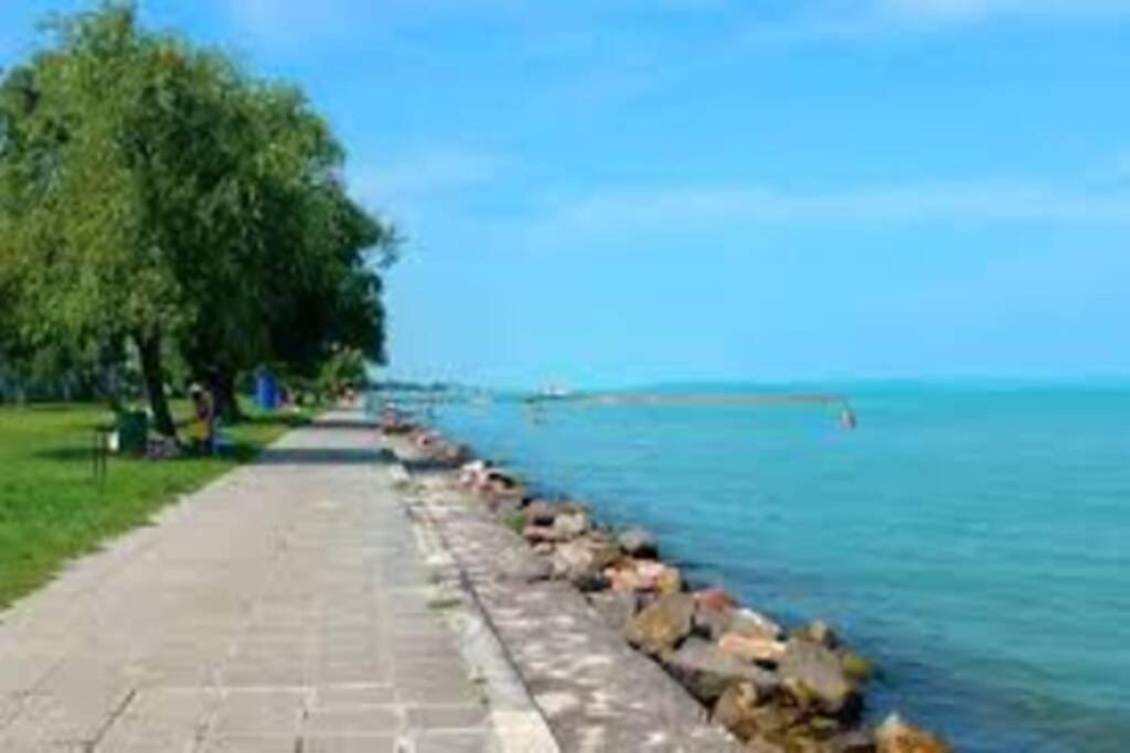 Apartament Lido Di Siofok - Aranypart - Minden 1 Percre! Zewnętrze zdjęcie